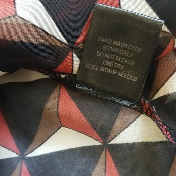 Pleione Geometric Pattern Tunic - Picture 9 of 11